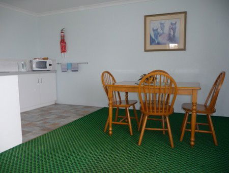 Cervantes Holiday Homes & Units - Sydney 4u 3