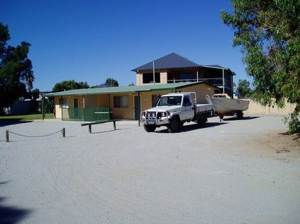 Jurien Beachfront Holiday Units - Sydney 4u 5