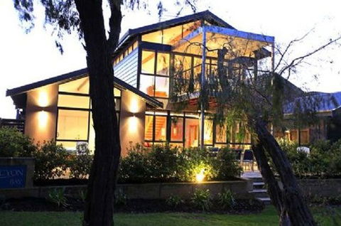 Halcyon Bay - Sydney 4u 0