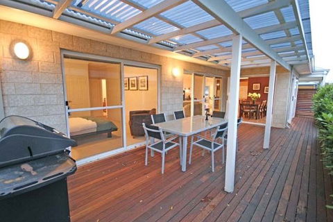 Halcyon Bay - Sydney 4u 4