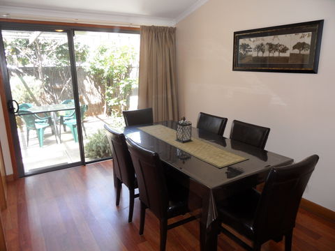 Adelaide Serviced Accommodation - Archer Townhouse - Sydney 4u 1