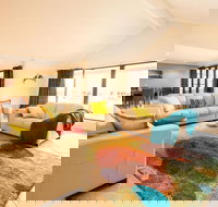 Canal Elegance in Yunderup - Accommodation Sydney