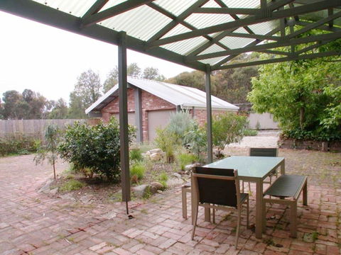 Century 21 SouthCoast: Estar - Accommodation Sydney 1