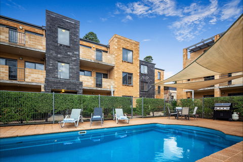 Quest Warrnambool - Sydney 4u 0