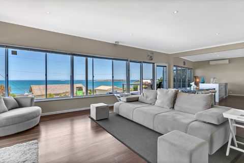 The Salty Dog Beachhouse - Sydney 4u 1