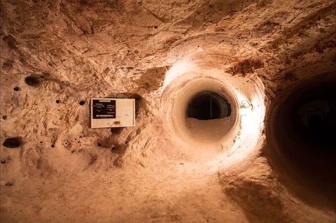 Umoona Opal Mine And Museum - Sydney 4u 2