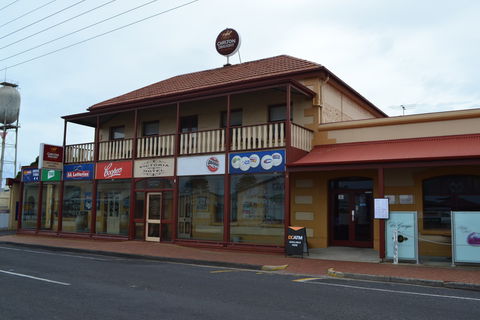 Victoria Hotel Port McDonnell - Accommodation Sydney 0