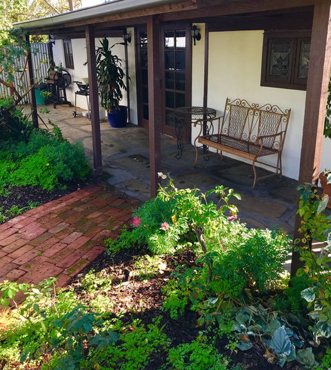 3 Divas Accommodation - The Moscato Cottage - Accommodation Sydney 0