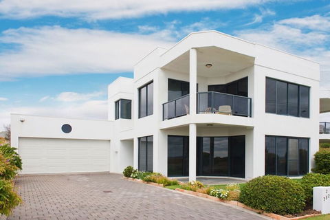 Bayside Beauty - Sydney 4u 0