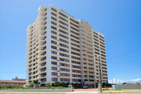 Breakers North - Absolute Beach Front Holiday Apartments - Accommodation Sydney 1