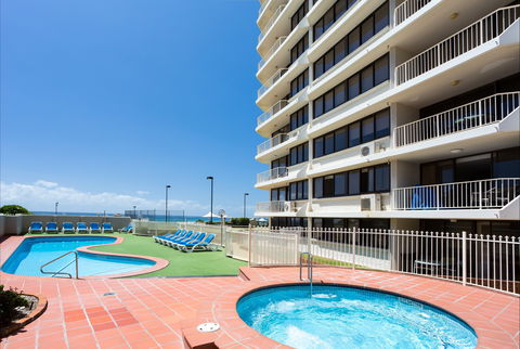 Breakers North - Absolute Beach Front Holiday Apartments - Accommodation Sydney 2
