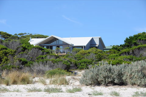 Cassini Beach House - Accommodation Sydney 0