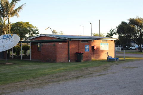 Grafton Greyhound Racing Club Caravan Park - Sydney 4u 0