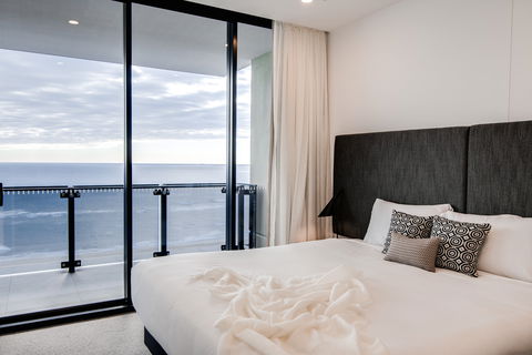 Iconic Kirra Beach Resort - Accommodation Sydney 0