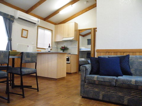 Lake Hamilton Motor Village And Caravan Park - Accommodation Sydney 1