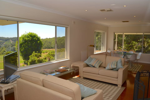 Pat And Ted's In The Piccadilly Valley - Accommodation Sydney 0