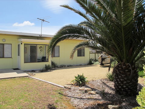 Seahorse Beach Shack - Accommodation Sydney 0