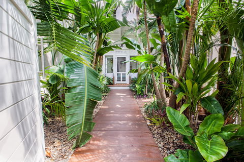 The Guesthouse At Raffertys Resort - Sydney 4u 0