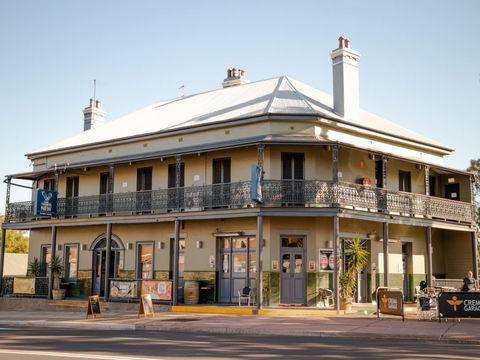 The Family Hotel Maitland - Sydney 4u 0