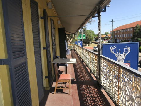 The Family Hotel Maitland - Sydney 4u 1