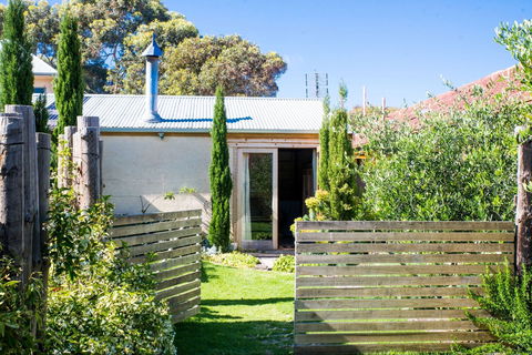 Trader Jack's - Accommodation Sydney 1