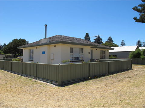 Walters Holiday Home - Accommodation Sydney 0
