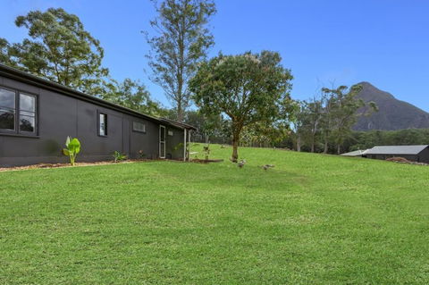Sunshine Coast Farm Stay  - Sydney 4u 1