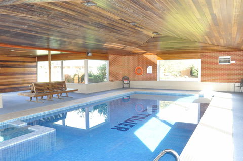 Bell Tower Inn - Sydney 4u 1
