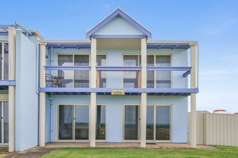 Blue Seas - Accommodation Sydney 0