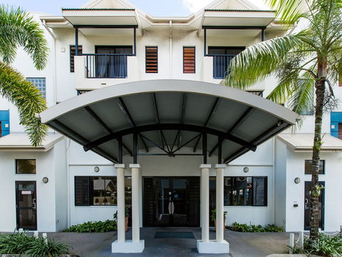Cairns Queens Court - Accommodation Sydney 1