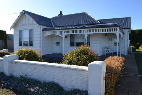 Calgary Accommodation & Killara Accommodation - Sydney 4u 0