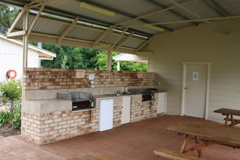 Fossickers' Tourist Park - Sydney 4u 1