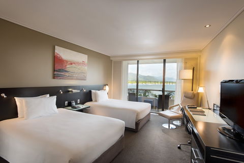 Hilton Cairns - Sydney 4u 2