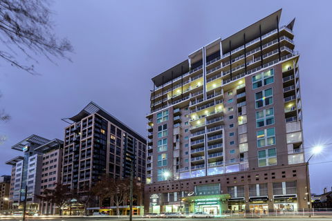 Oaks Adelaide Embassy Suites - Sydney 4u 0