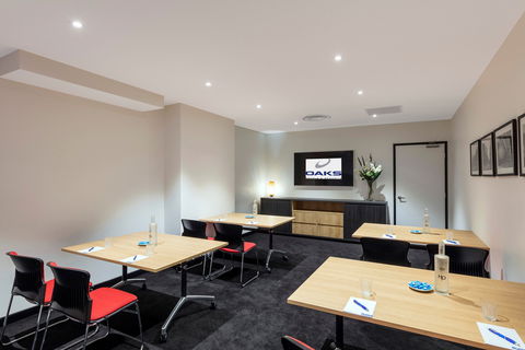 Oaks Adelaide Embassy Suites - Sydney 4u 2