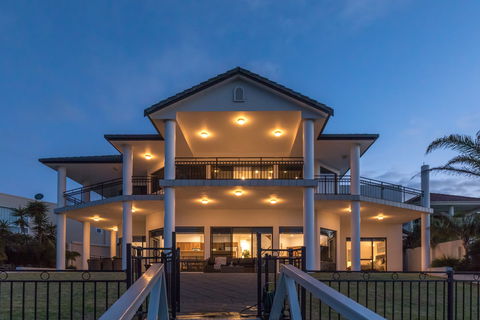 Port Lincoln Marina Luxury Escape - Accommodation Sydney 0