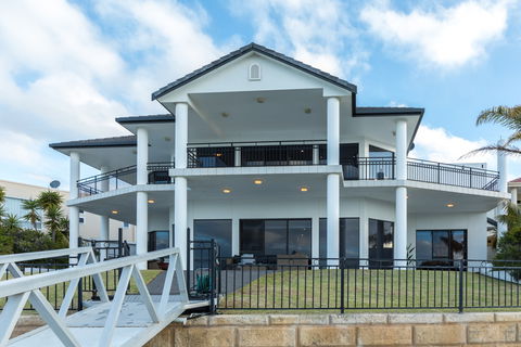 Port Lincoln Marina Luxury Escape - Accommodation Sydney 1