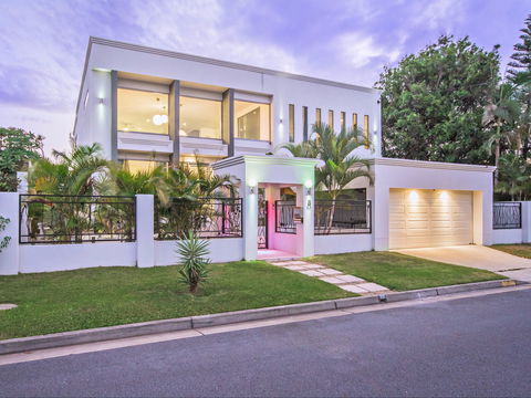 Riviera Waters Broadbeach - Vogue Holiday Homes - Sydney 4u 0