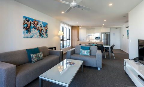 Synergy  Broadbeach - Sydney 4u 0