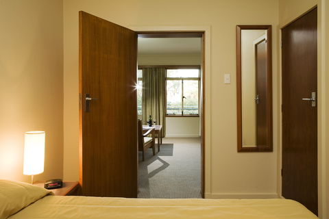 University House - Sydney 4u 2