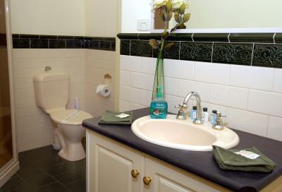 Warrnambools No 1 Luxury Apartment - Sydney 4u 5