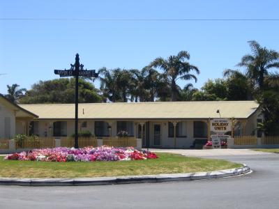 Lakes Entrance Holiday Units - Sydney 4u 0