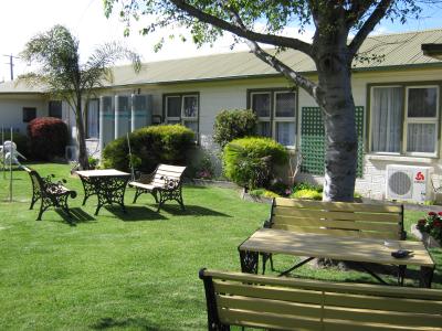 Lakes Entrance Holiday Units - Sydney 4u 5