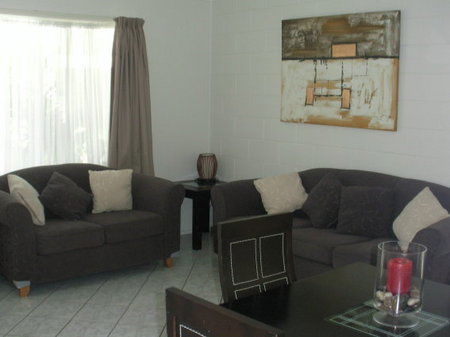 Bargara Beachfront Holiday Apartments - Sydney 4u 1