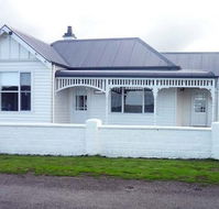 Calgary House  Cottage Accommodation - Sydney 4u