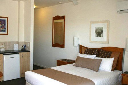 Yamba Beach Motel - Accommodation Sydney 0