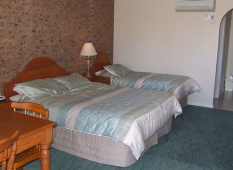 Swaggers Motor Inn, Yass - Sydney 4u 1