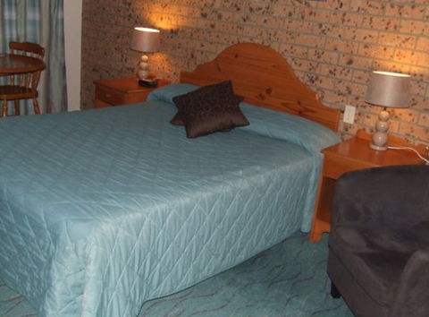 Swaggers Motor Inn, Yass - Sydney 4u 5