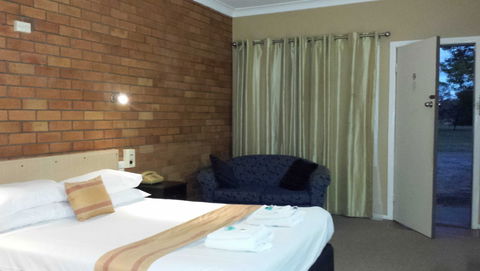 AA Hilldrop Motor Inn - Accommodation Sydney 0