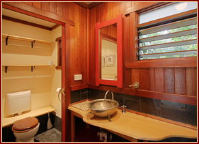 Absolute Beachfront Bamboo Hideaway - Sydney 4u 4